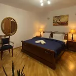 Ole - Private Luxury For An Unforgettable Experience דירה טימישוארה